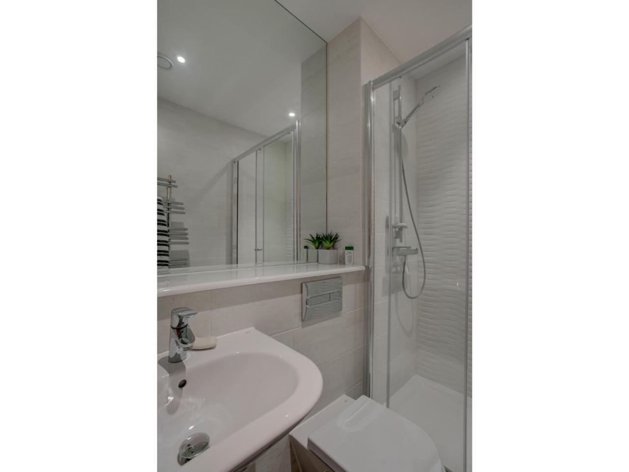 Stylish And Charming Apt For Up To 4, Manchester Apartment ภายนอก รูปภาพ