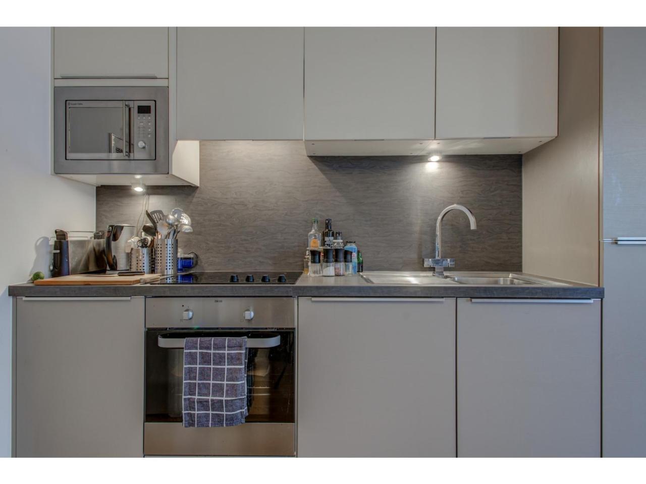 Stylish And Charming Apt For Up To 4, Manchester Apartment ภายนอก รูปภาพ